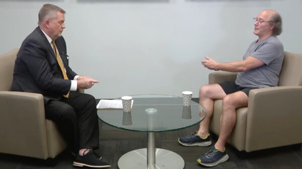 Man bekent moord op z'n ouders live op tv, maar pleit toch onschuldig