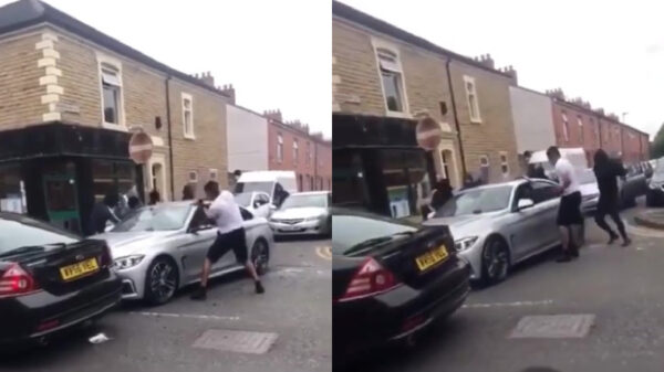 Stelletje BMW-haters beukt auto volledig naar z'n grootje