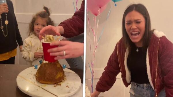 Moeder pist in haar broek van het lachen tijdens mislukte taartonthulling