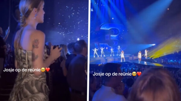 Ex-K3 Josje helemaal alleen in het publiek tijdens reünie K3 Originals