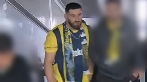 Opsporing verzocht: Politie zoekt 3 mannen na poging tot doodslag bij De Kuip