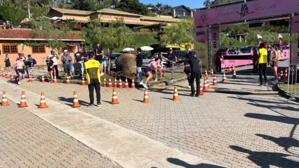 Winnaars gaan over lijken: Koploper kegelt rivaal om vlak voor de finish