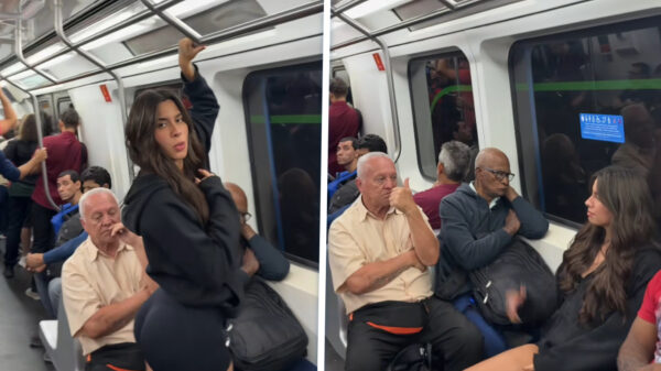 Opa geniet met volle teugen van het prachtige openbaar vervoer