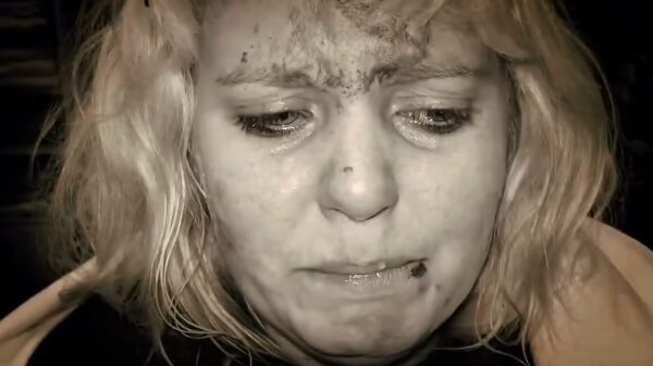 Vrouw vertelt per ongeluk iets wat alleen de moordenaar kon weten