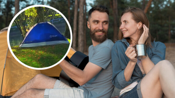 Kampeerder probeert in tentje zijn vriendin uit alle macht te 'reanimeren'