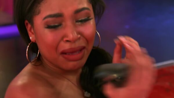 Je vriendin op televisie dumpen door een tattoo op haar rug te laten zetten