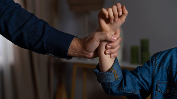 Vader en tweelingbroers veroordeeld voor incest en mishandeling in Rotterdam