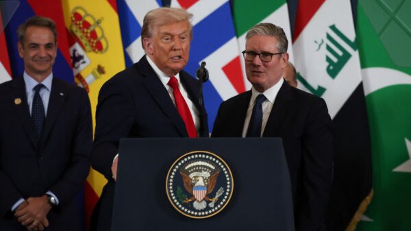 Pijnlijk: Donald Trump zet premier van het Verenigd Koninkrijk voor schut