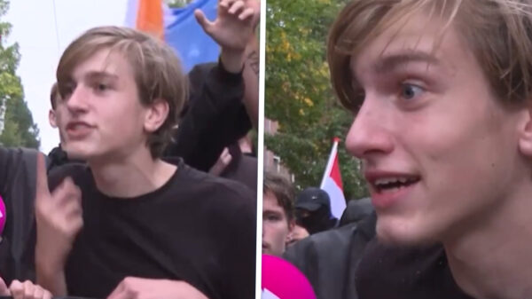 Haatspuwend pubertje ontploft bij anti-immigratiemars en gaat viraal
