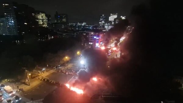 90.000 betogers leggen Brussel plat: Brandstichting en inbraak bij Hilton-hotel