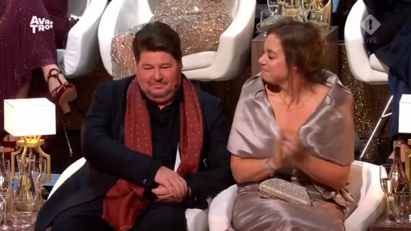 Zieke Martijn Krabbé krijgt staande ovatie bij Televizier-Ring Gala