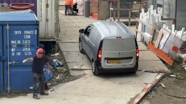 Het is voor sommigen verdomd lastig om van een bouwplaats te rijden