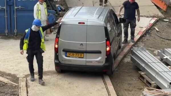 Het is voor sommigen verdomd lastig om van een bouwplaats te rijden