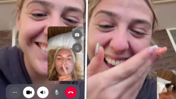 Bonnie laat haar vriendin weten dat ze een wild nachtje heeft gehad