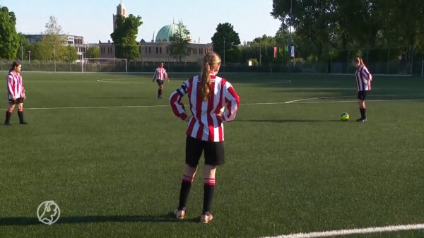 Scheidsrechter van 16 mishandeld tijdens eerste wedstrijd in Geldrop