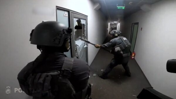 Politie rolt mega-netwerk op dat miljoenen cyberfraude mogelijk maakte