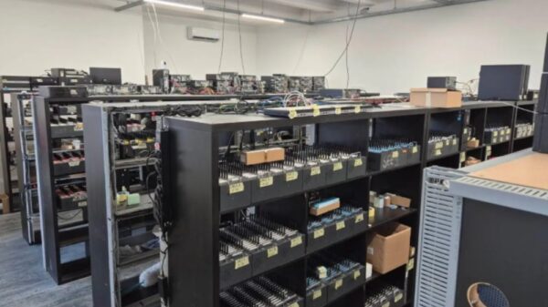 Politie rolt mega-netwerk op dat miljoenen cyberfraude mogelijk maakte