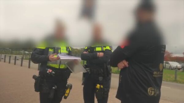 Youtuber confronteert 75-jarige in Efteling over afspraak met ‘13-jarig meisje’