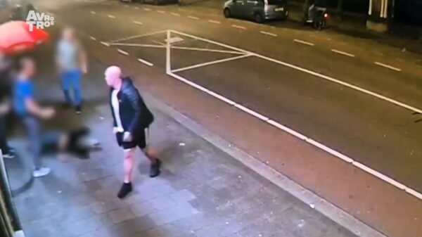 Kale agressieve totaalidioot slaat wild om zich heen in Tilburgs café