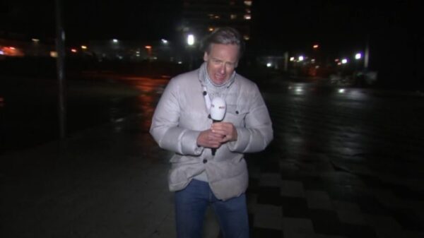 Storm Benjamin trekt door: Dak Snowworld losgekomen en dichte dijk