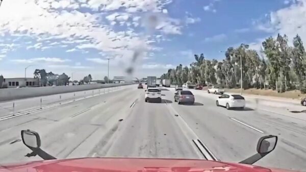 Illegale immigrant veroorzaakt bizar ongeluk met vrachtwagen in Californië