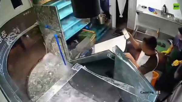 Chaos in Chinees restaurant nadat aquarium barst tijdens de lunch