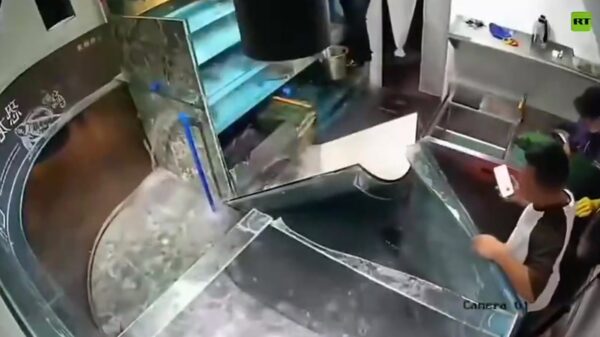 Chaos in Chinees restaurant nadat aquarium barst tijdens de lunch