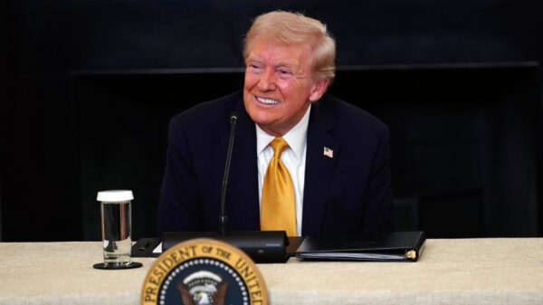 Donald Trump verstaat geen zak van wat een Franse journaliste hem vraagt