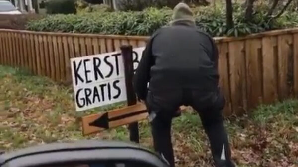 Kerstboomhandelaren trollen gaat prima met een decoupeerzaag