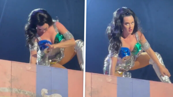 Die keer dat Katy Perry bier uit d'r beha tapte tijdens Las Vegas-debuut