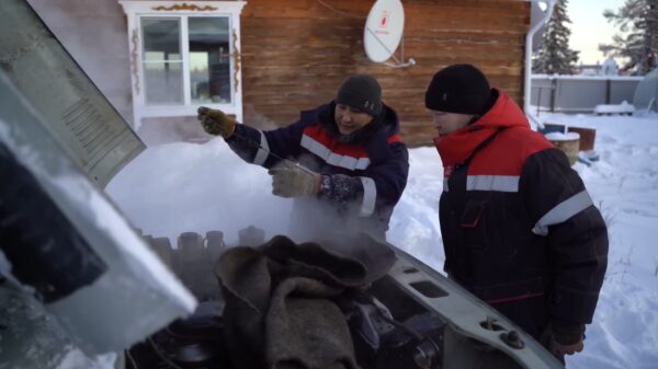 Dit is hoe ze in Siberië een auto starten als het -71°Celsius is