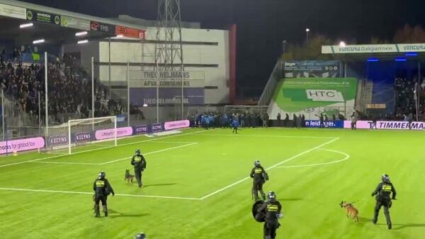 Flinke rellen bij bekerwedstrijd FC Den Bosch – ADO Den Haag, ME grijpt in