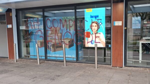 Opnieuw Albert Heijn-filialen dichtgelijmd door pro-Palestina-bende