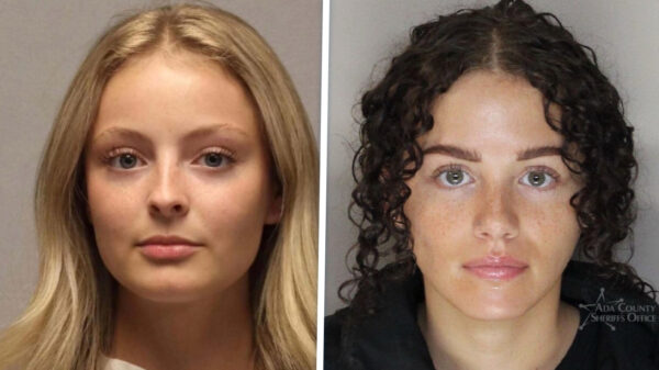 Waarom naar modellen kijken als deze mugshots heter dan je airfryer zijn?
