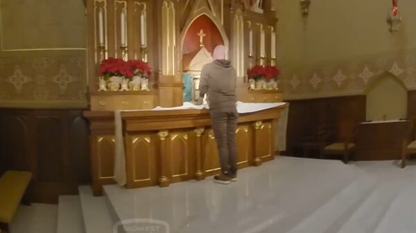 Demonische man loopt kerk in Wisconsin binnen en beweert Jezus te zijn