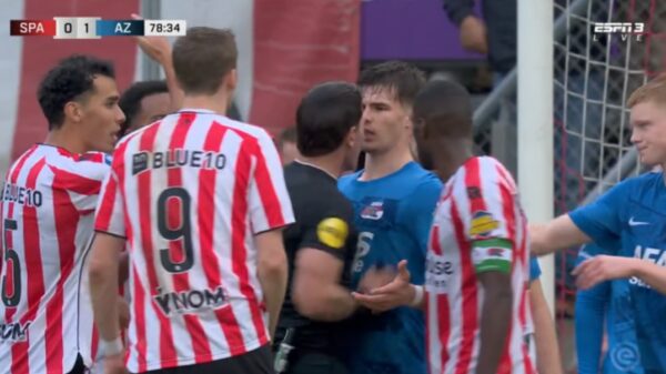 Scheidsrechter Makkelie helemaal klaar met Wouter Goes: gele kaart én duw