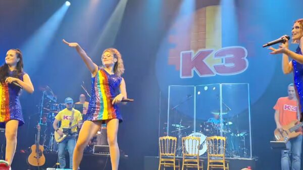 Twerkende zangeres Julia Boschman steelt de show tijdens K3-concert