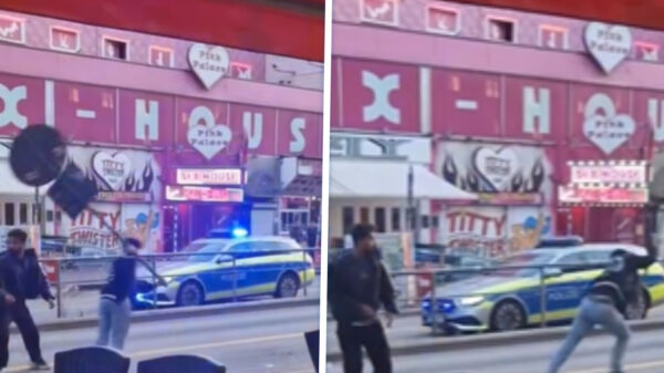 Ophef in Hamburg: Halve zool probeert man tot moes te slaan met verkeersbord