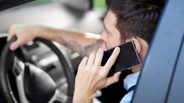 Verkeersboetes in 2026 weer omhoog: dit bizarre bedrag kost bellen achter het stuur