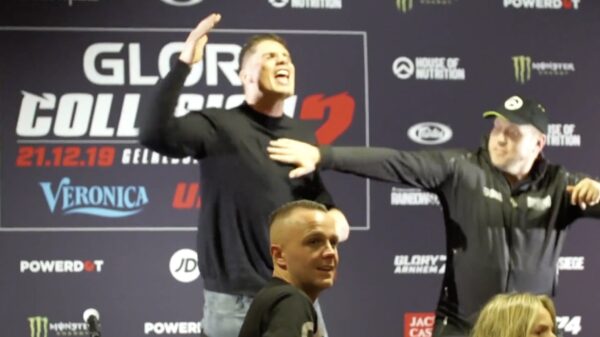 Rico Verhoeven pislink op Hesdey Gerges die hem tijdens de persconferentie uitdaagt