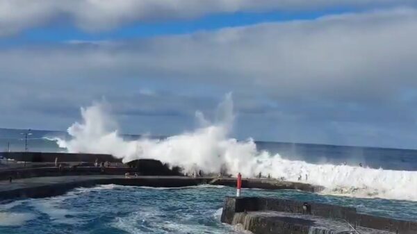 Nederlandse vrouw overleden en gewonden door monstergolven op Tenerife
