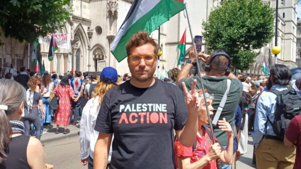 Radboud neemt afscheid van radicale docent: Harry Pettit mag elders demonstreren