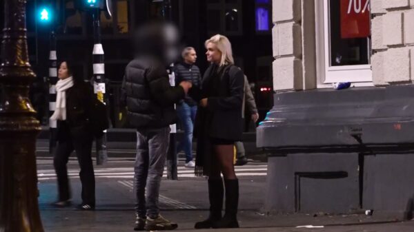 Straatintimidatie in Amsterdam vastgelegd met een verborgen camera
