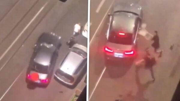 Bizarre GTA-scène in hartje Milaan: Auto kegelt man omver, groepje vecht terug