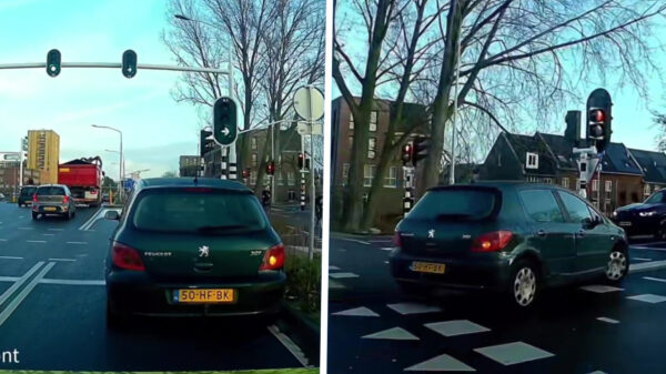 Brokkenpiloot in Peugeot 307 met draaicirkel van een boeing ramt stoplicht