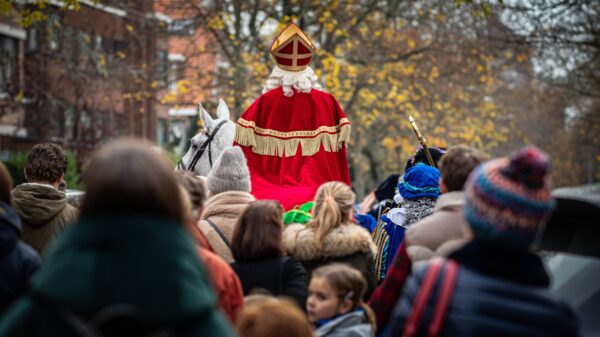 Yerseke houdt tóch sinterklaasintocht met ouderwetse Zwarte Pieten