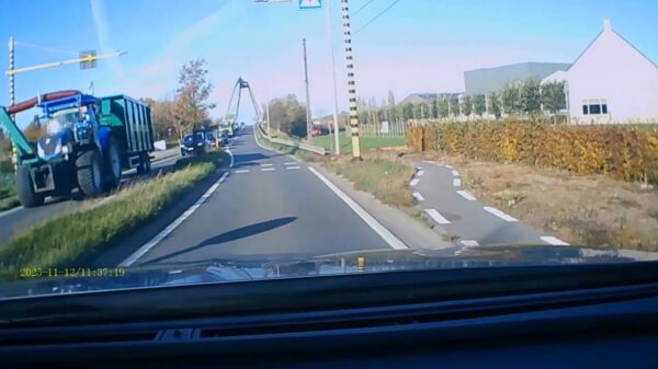 Professionele chauffeur heeft haast en beukt 'm er lekker voor langs