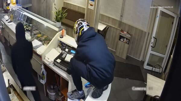 Laffe overvallers vluchten cafetaria uit na lading frituurvet van eigenares