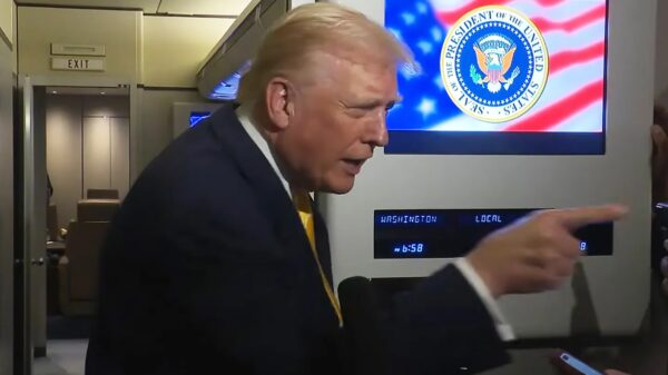 Donald Trump valt vrouwelijke verslaggever aan: "Quiet piggy!"