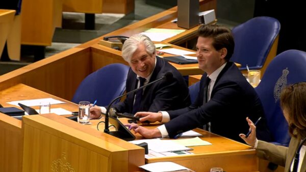 Pijnlijk moment eerste werkdag Thom van Campen: microfoon staat open